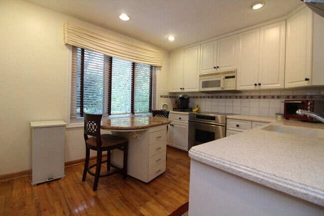 Building Photo - 1526 Seton Villa Ln