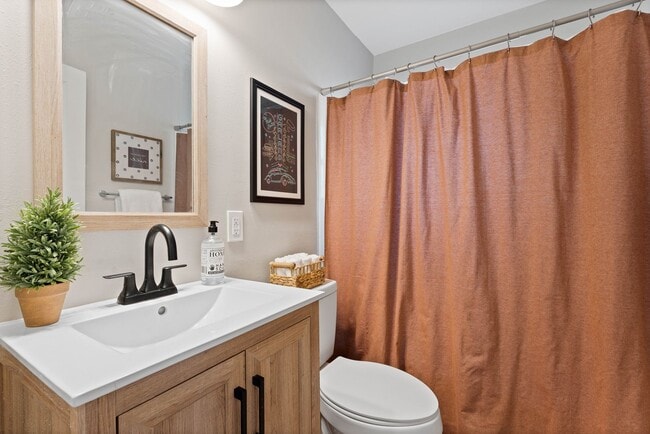 Foto del edificio - The Garland Bleu 3 bedroom home (Furnished)