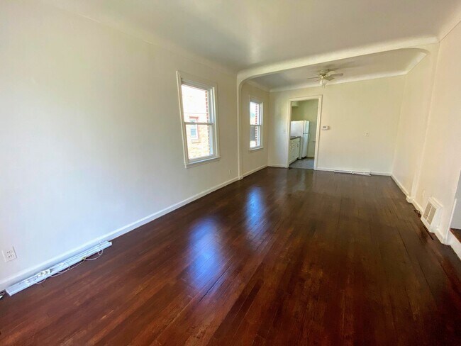 Foto del edificio - 853-855 Ballard SE