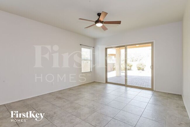 Building Photo - 8075 N Circulo El Palmito