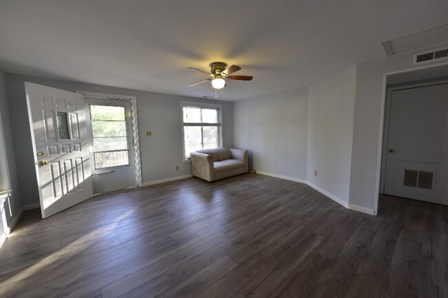 Foto del edificio - 428 Rosslyn Ave