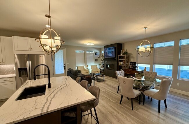 Building Photo - 1996 Canyonpoint Ln