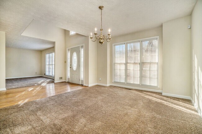 Building Photo - 3 Bedroom 2.5 Bath in Stone Mountain