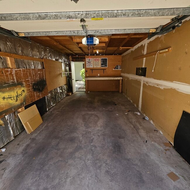 Building Photo - 3500 Rolling Green Dr