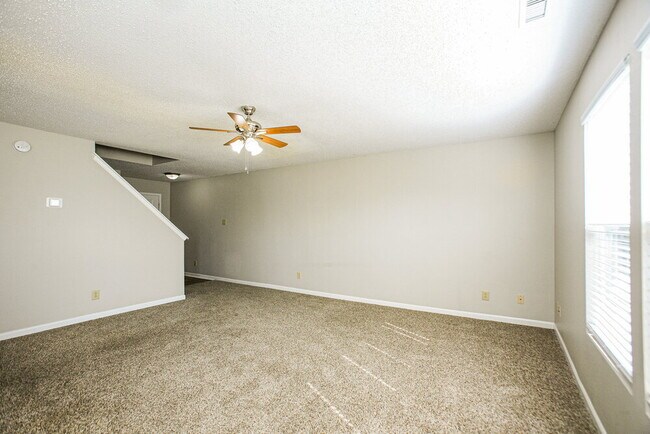 Foto del edificio - 3115 Black Forest Ln