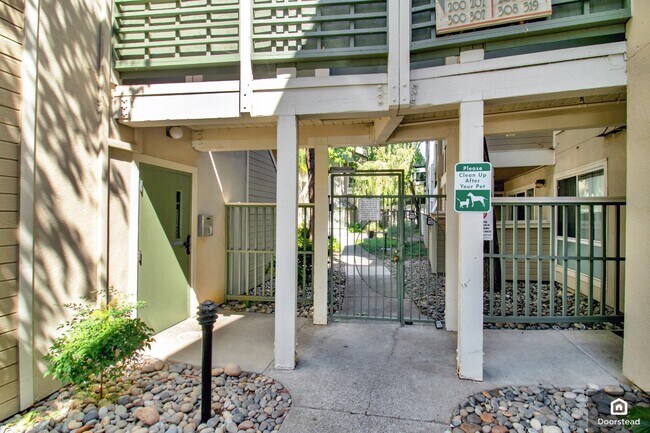 Building Photo - 2550 Oak Rd