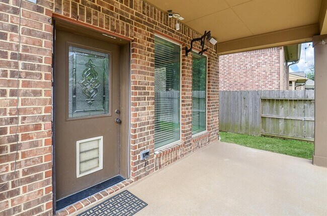 Building Photo - 28722 Maple Red Dr