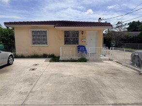 Building Photo - 3821 SW 89th Ct