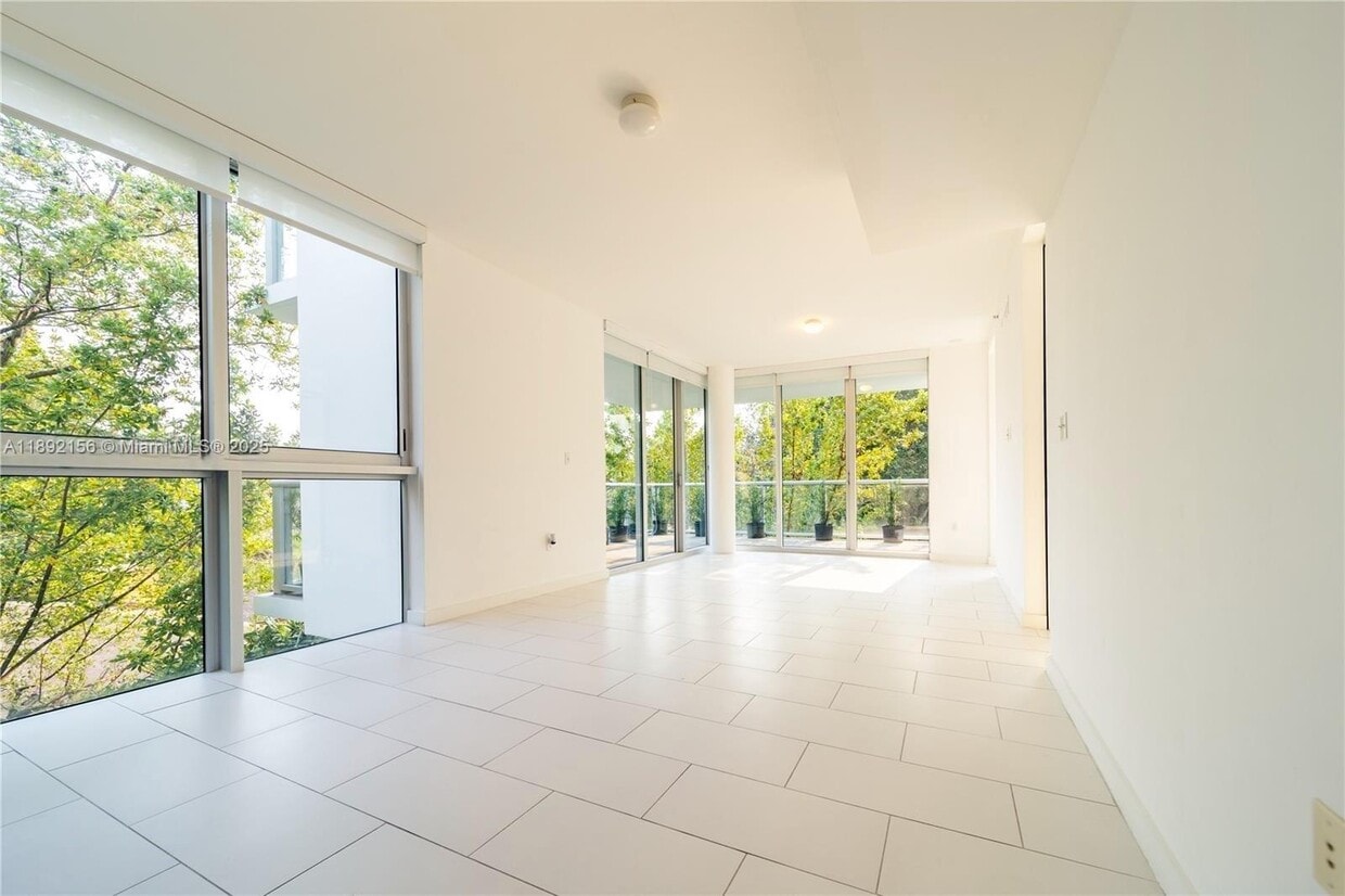 Foto principal - 720 NE 62nd St