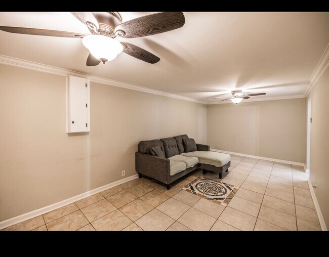 Foto del edificio - 907 N Graycroft Ave