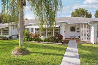Building Photo - 1142 Cir Terrace W