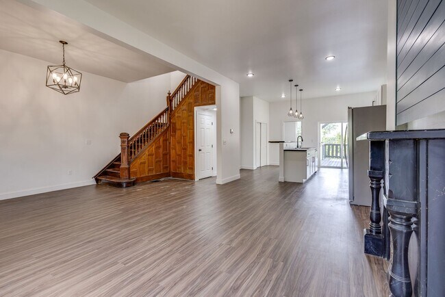 Foto del edificio - Available August - ABSOLUTELY STUNNING 4 BEDROOM / 3 BATHROOM BEAUTY IN ALLENTOWN! WITH CENTRAL A...