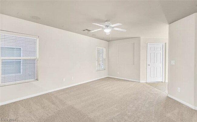 Foto del edificio - 4836 Golden Shimmer Ave