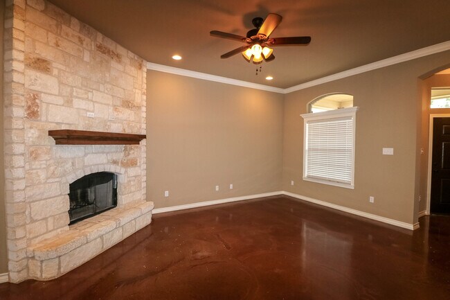 Foto del edificio - 3 Bedroom available now.  No carpet
