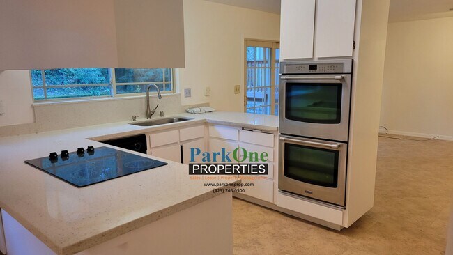 Foto del edificio - COMING SOON! Charming 4 Bed 3 Bath Home in...