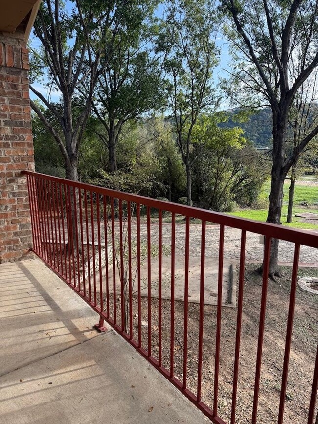 Building Photo - Awesome Huge 1 BD with Garage - Dog Park - Resort Pool - $1195