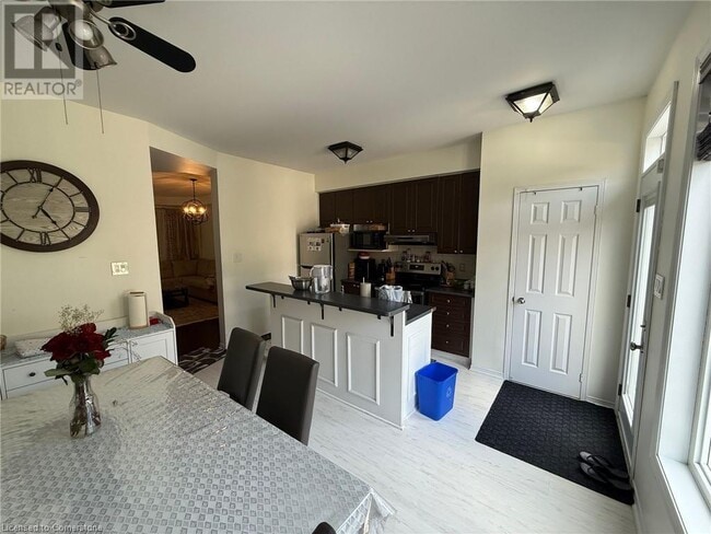 Building Photo - 226 Glenashton Dr