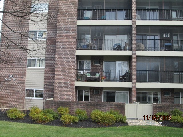 Building Photo - 68 Main St