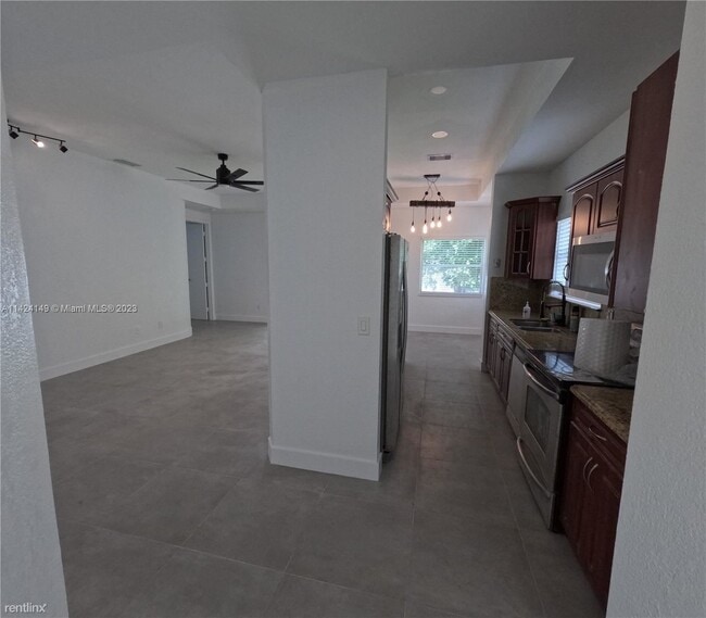 Building Photo - 3 br, 2 bath House - 1211 SW 84th Ter