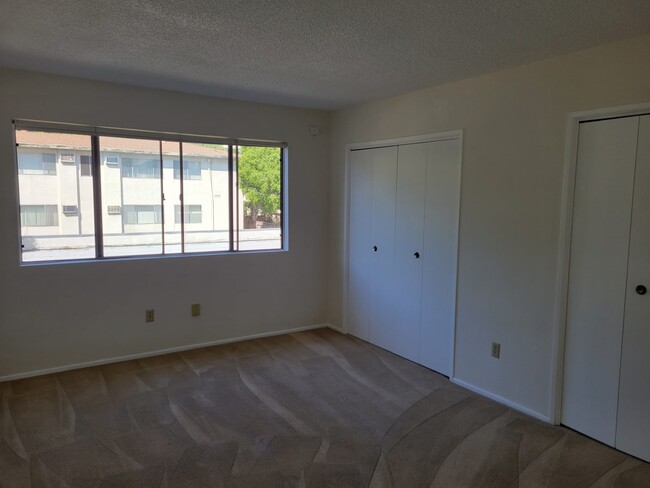 Building Photo - 405 S Los Robles Ave