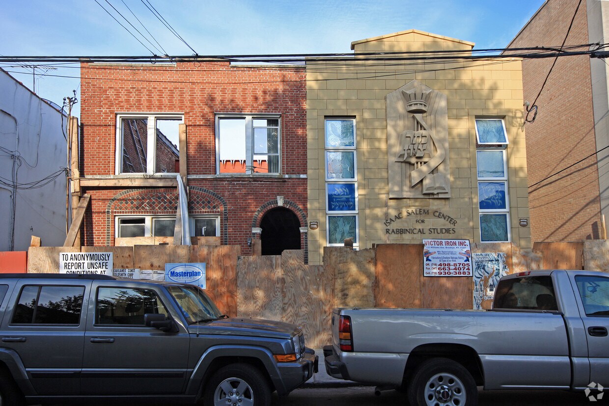 Primary Photo - 1918 E 8th St