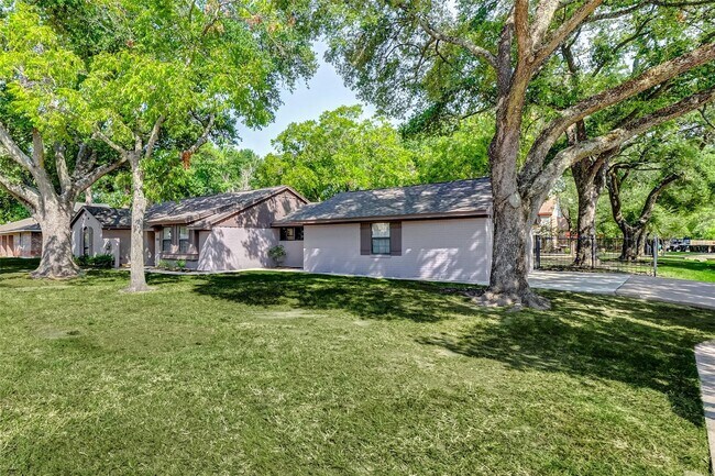 Foto del edificio - 9218 Hammerly Blvd