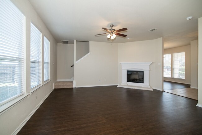 Foto del edificio - Awesome House! **Burleson** Available 11/1...