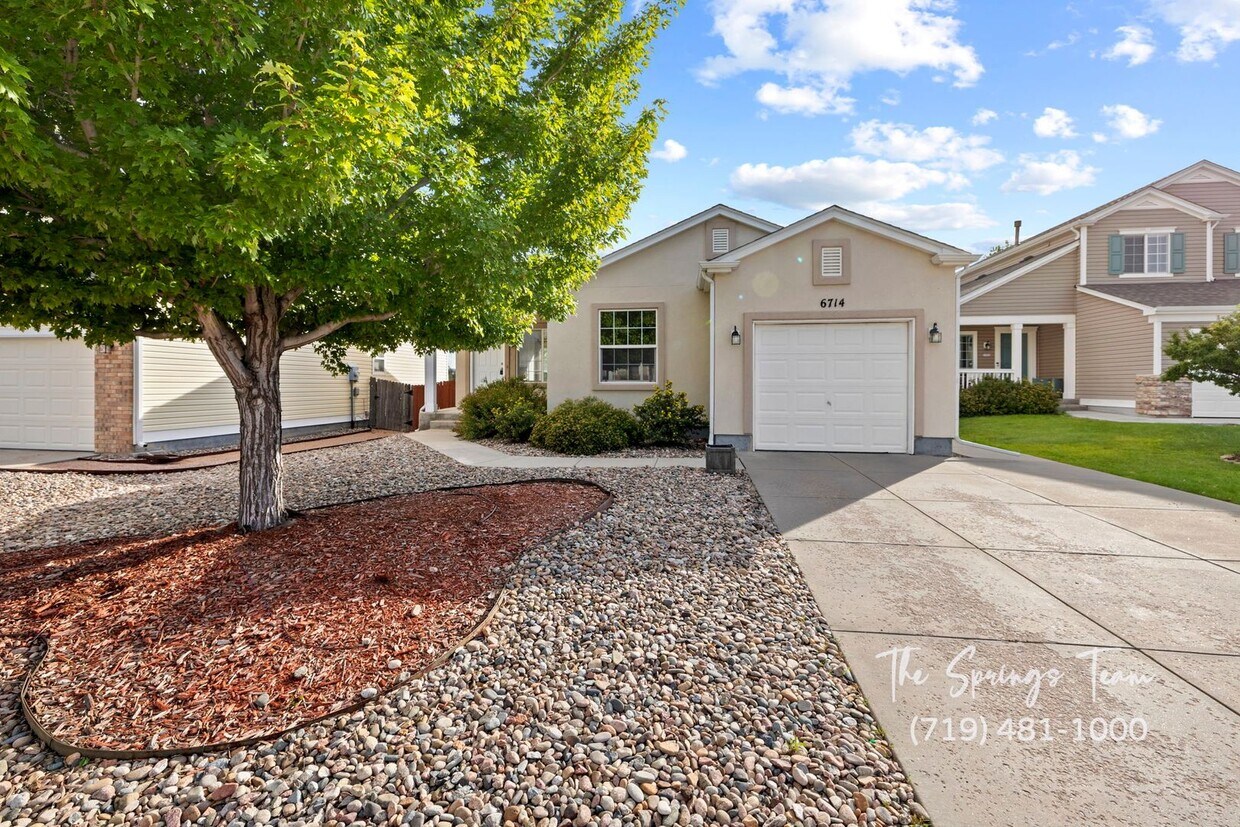 Charming Ranch-Style Home with AC on Cul-d... - Charming Ranch-Style Home with AC on Cul-d...