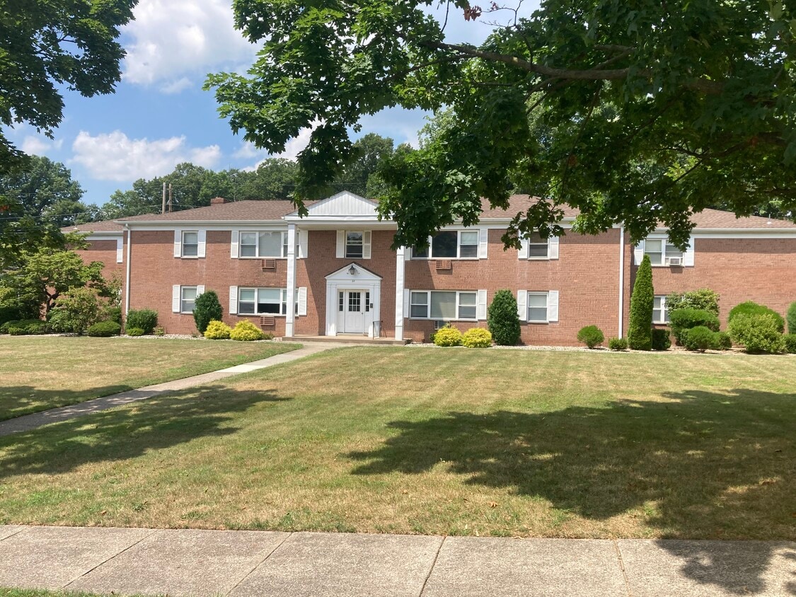 Foto del edificio - 24 Rolling Ridge Rd