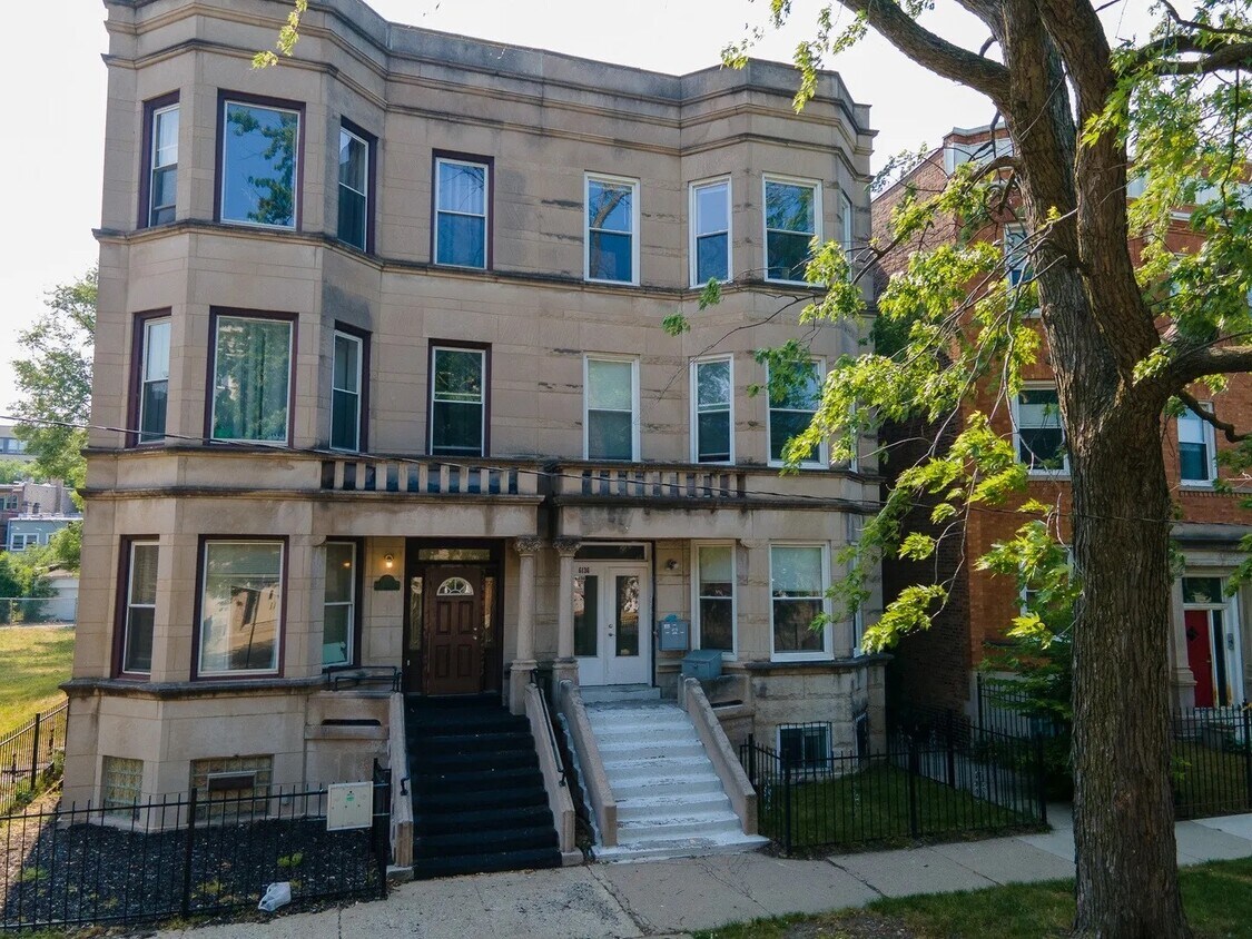 Primary Photo - 6136 S Ingleside Ave