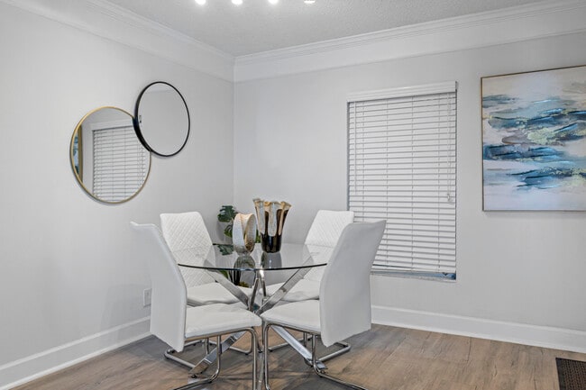 Interior Photo - Nottingham Pine Luxury Apartment Homes - U...