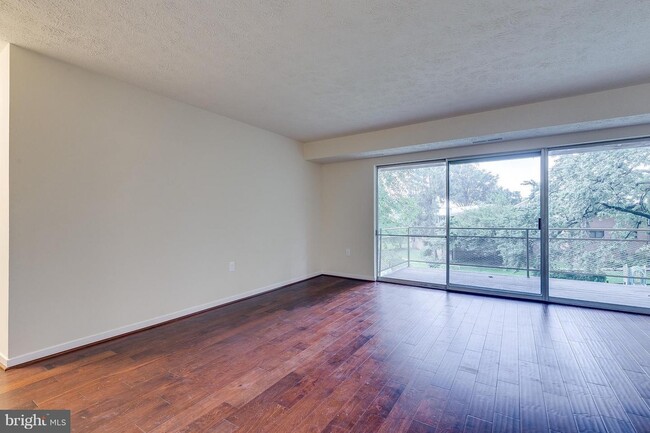 Foto del edificio - 7362 Lee Hwy