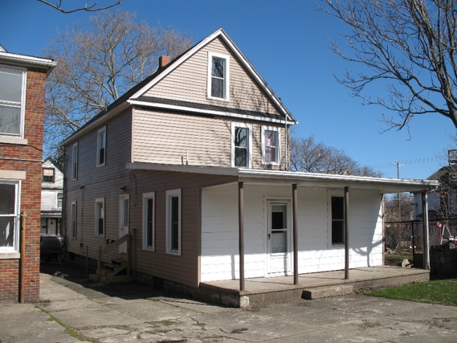 Building Photo - 545 E 22nd St