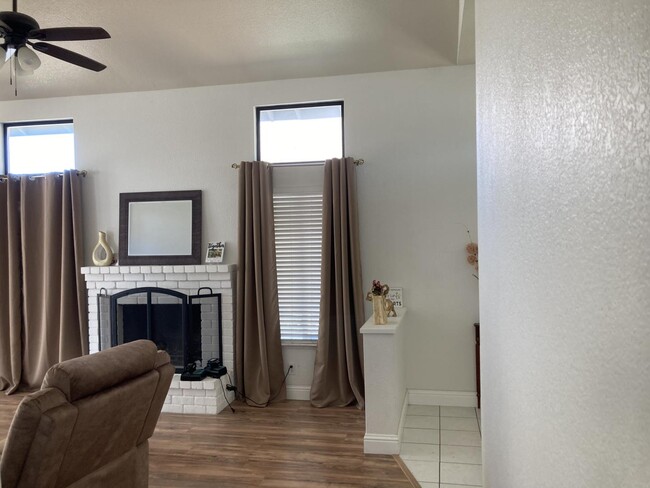 Foto del edificio - 660 Mission Ridge Dr