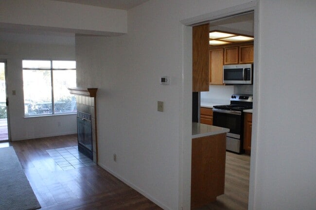 Building Photo - Waterfront Townhome In Pittsburg with Dock...