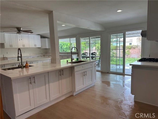 Foto del edificio - 3025 E Hillcrest Ave