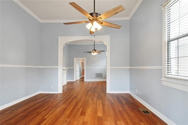 Foto del edificio - 1731 Elysian Fields Ave