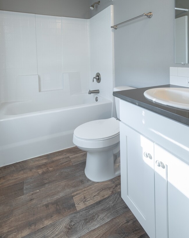 Building Photo - 924 S Division St