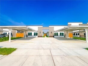 Building Photo - 18 South Dr