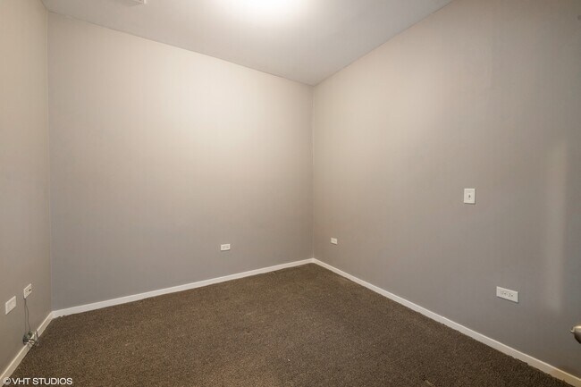 Building Photo - 2933 N Clybourn Ave