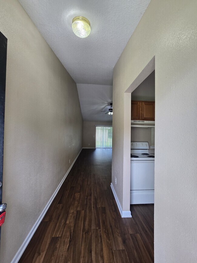 Building Photo - 407 S Ashley St