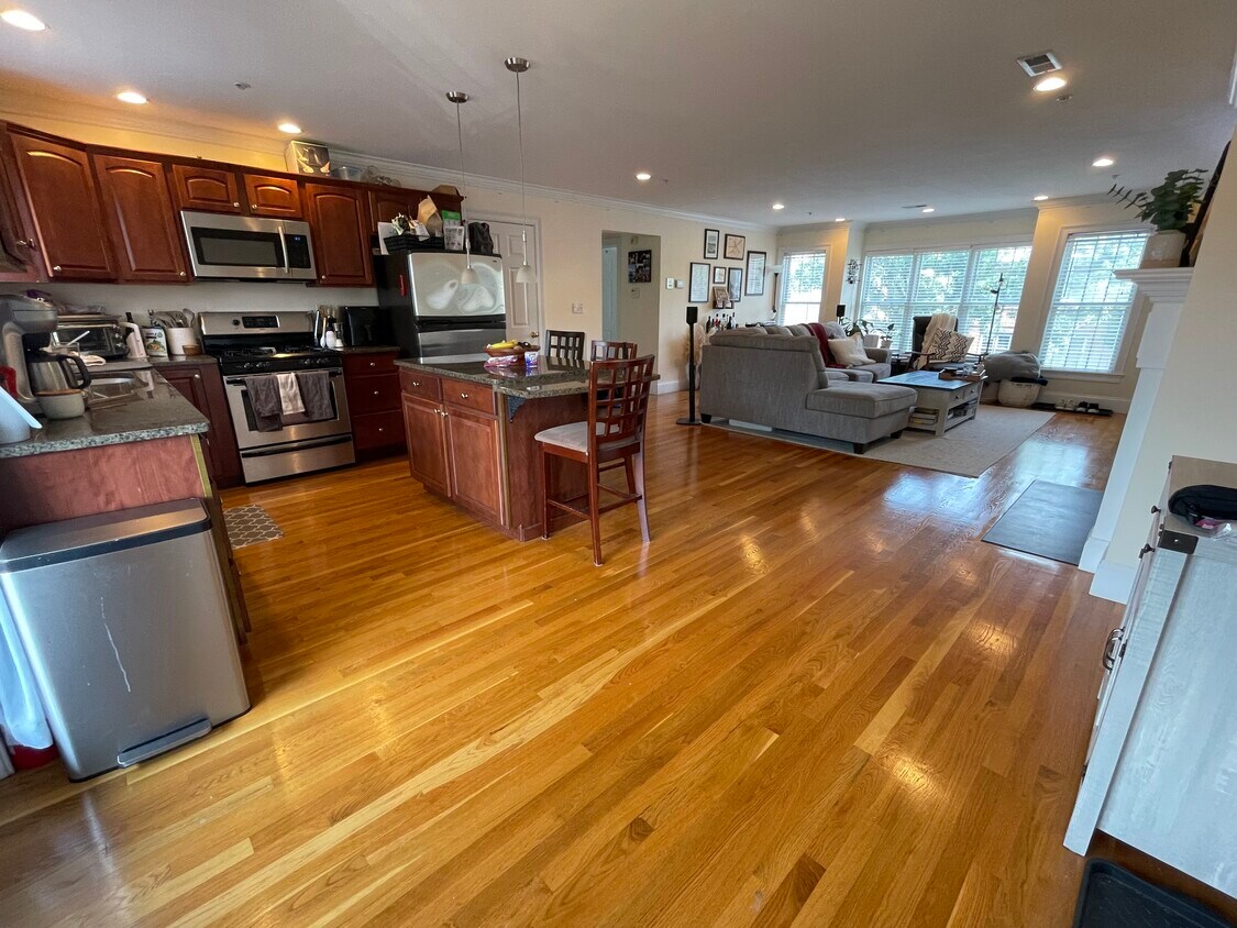 Primary Photo - 50 B St
