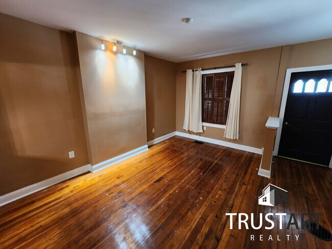 Building Photo - 3 bedroom house in Roxborough-Manayunk