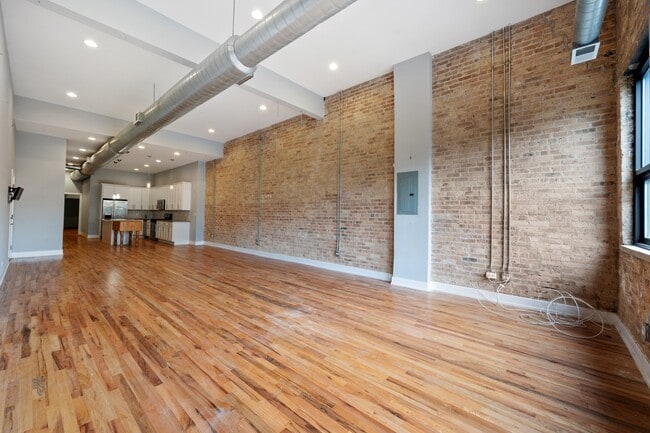 Building Photo - 1019 W Lake St