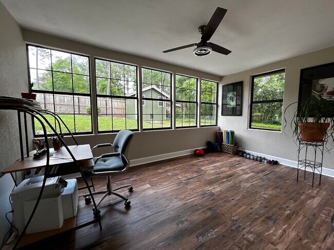 Foto del edificio - 1105 Missionwood Ln