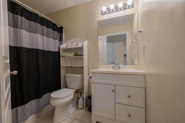 Foto del edificio - 2 Bedroom at the Woodlands Available NOW