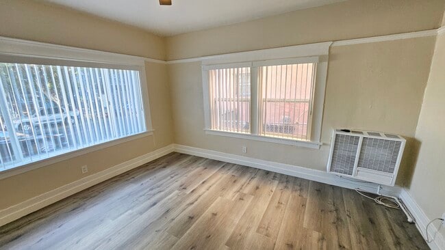 Foto del edificio - 1330 W 11th St