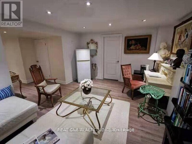 Building Photo - 39 Shamokin Dr