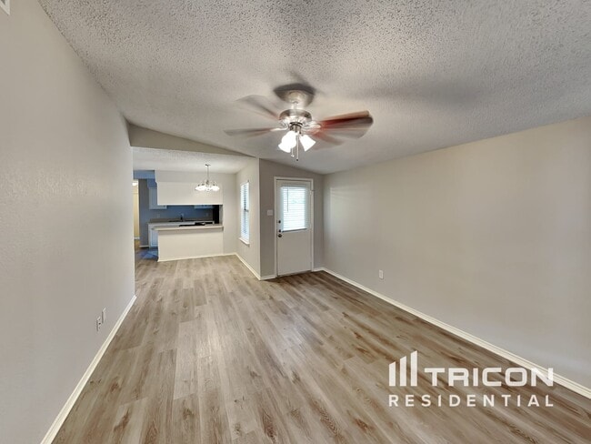 Building Photo - 4931 Darrow Ln