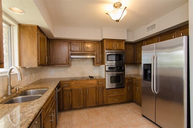 Foto del edificio - 11002 Spicewood Pkwy